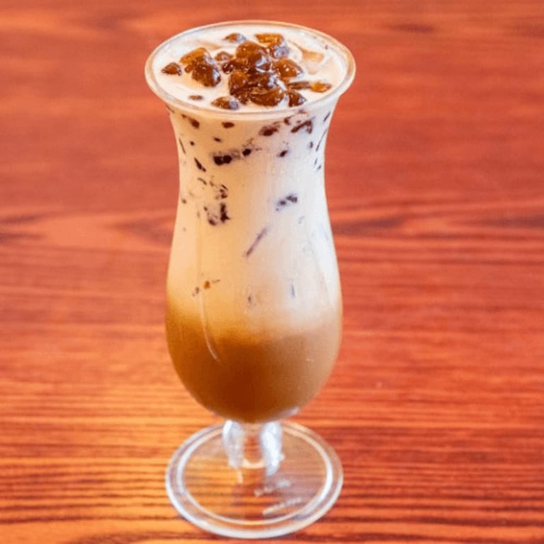 Milk Tea Delights: Vietnamese Cafe Specialties
